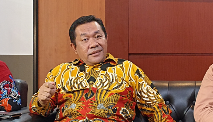 Rektor UNIBA Madura, Rahmad Hidayat saat diwawancarai media