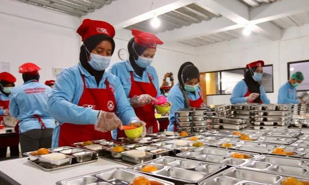 SPPG sedang menyiapkan menu MBG. (Foto: Istimewa)