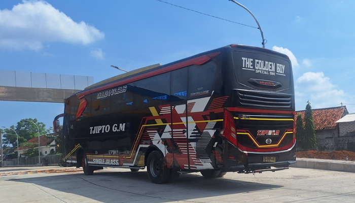 Salah-satu armada bus di Terminal Baru Arya Wiraraja Sumenep (Foto: Istimewa)