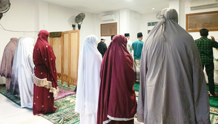 Potret salat Tarawih di UNIBA Madura yang dikemas dengan tajuk Ramadan Bersama. (Foto: Dok. Warta9) 