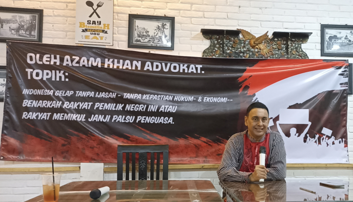 Advokat Kondang asal Sumenep, Azam Khan saat menjadi narasumber dialog interaktif. (Foto: Dok Warta9)