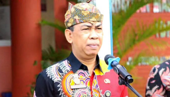 Kepala Dinas Pemberdayaan Masyarakat dan Desa (DPMD) Sumenep, Anwar Syahroni Yusuf saat menyampaikan sambutan dalam suatu acara kedinasan. (Foto: Dok. Warta9)