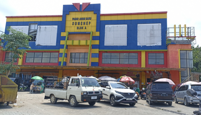 Suasana dan aktivitas di Pasar Anom Sumenep. (Foto: Hayat/Warta9)