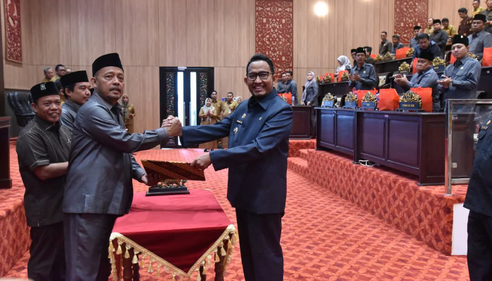 Ketua DPRD Sumenep, H Zainal Arifin (kiri) dan Bupati Sumenep, Achmad Fauzi Wongsojudo. (Foto: Dok. Warta9).
