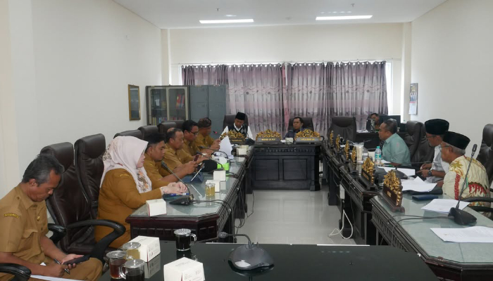 Pembahasan Raperda Keris di DPRD Sumenep bersama Disbudporapar setempat. (Foto: Dok Warta9).