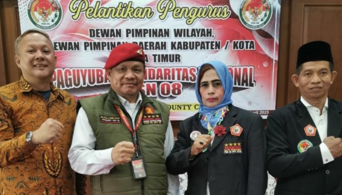 SEREMONI. Potret Ketua DPD PSN 08 Jawa Timur, Nunuk Hasanah (tengah kiri), dalam sebuah momen acara beberapa waktu lalu. (Istimewa/Warta9)