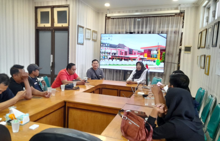 Direktur RSUDMA Sumenep dr Erliyati saat menerima audiensi dari sejumlah jurnalis.(Foto: Dok: Warta9).