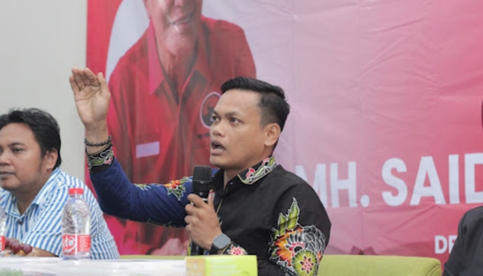 DIALOG. Narasumber Ahmad Wasil, saat menyampaikan pandangan dalam forum diskusi Empat Pilar Kebangsaan yang berlangsung interaktif dan partisipatif. (Istimewa/Warta9.co.id)