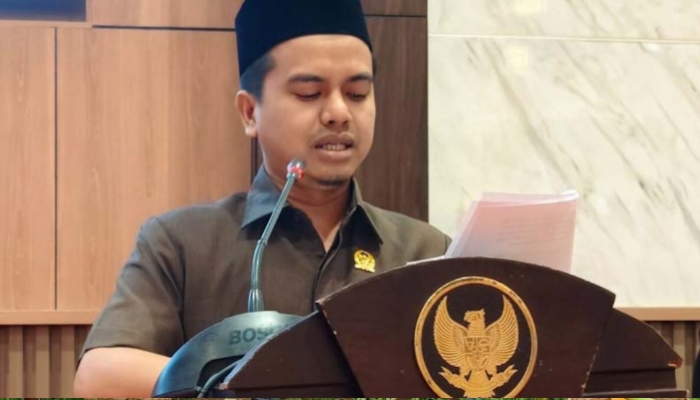 Sekretaris Komisi I DPRD Sumenep, Saipur Rahman, saat menyampaikan pandangannya dalam sebuah forum resmi di gedung DPRD setempat.