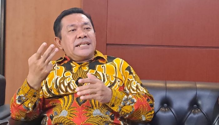 Prof. Rachmad Hidayat memberikan keterangan terkait pandangannya mengenai keterlibatan perguruan tinggi dalam pengelolaan dapur Program Makan Bergizi Gratis (MBG) melalui SPPG, Jumat (22/5/2026).