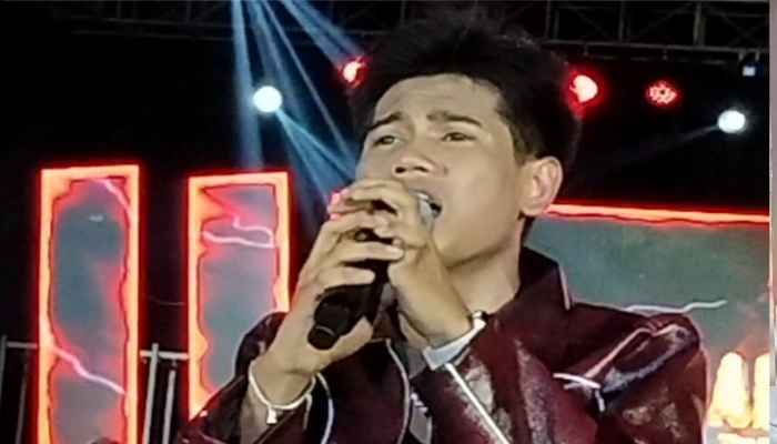 Valen, bintang Dangdut Academy 7 (DA7), tampil memukau di panggung Madura Fest 2026 yang digelar di Stadion GOR A. Yani, Panglegur, Pabian, Sumenep, Minggu (31/5/2026)