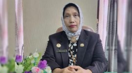 Direktur RSUD dr. H. Moh. Anwar (RSUDMA) Sumenep, dr. H. Erliyati, M.Kes, menyampaikan keterangan terkait ditetapkannya RSUDMA sebagai salah satu penerima Program Prioritas Nasional Kanker, Jantung, Stroke, dan Uronefrologi (KJSU) Tahun 2026 dari Kementerian Kesehatan RI. (Foto: Istimewa)
