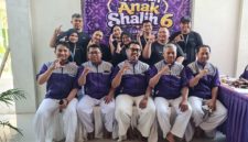 Tim medis, panitia, dan perwakilan MYZE Hotel Sumenep berfoto bersama usai pelaksanaan kegiatan Khitan Anak Shalih 6 yang diselenggarakan Pimpinan Cabang Muhammadiyah (PCM) Sumenep di Kompleks Mujahidin Modern Islamic Center, Sabtu (20/6/2026).