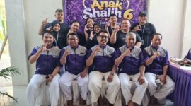 Tim medis, panitia, dan perwakilan MYZE Hotel Sumenep berfoto bersama usai pelaksanaan kegiatan Khitan Anak Shalih 6 yang diselenggarakan Pimpinan Cabang Muhammadiyah (PCM) Sumenep di Kompleks Mujahidin Modern Islamic Center, Sabtu (20/6/2026).