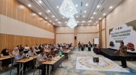 Pelaksanaan manasik umrah di Ballroom MYZE Hotel Sumenep by ARTOTEL. Hotel ini menghadirkan Paket Manasik Umrah mulai Rp165 ribu per peserta dengan fasilitas ruang pertemuan selama empat jam, buffet lunch, smart TV, dan Wi-Fi untuk mendukung kegiatan biro perjalanan, instansi, maupun komunitas.