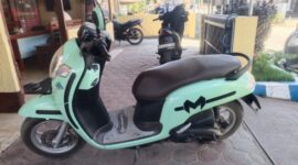 Barang bukti: Sepeda motor Honda Scoopy berwarna hijau mint yang menjadi sasaran percobaan pencurian dalam kasus yang berhasil diungkap Unit Reskrim Polsek Masalembu. Dua terduga pelaku telah diamankan dan kini menjalani proses hukum di Mapolsek Masalembu.