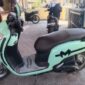 Barang bukti: Sepeda motor Honda Scoopy berwarna hijau mint yang menjadi sasaran percobaan pencurian dalam kasus yang berhasil diungkap Unit Reskrim Polsek Masalembu. Dua terduga pelaku telah diamankan dan kini menjalani proses hukum di Mapolsek Masalembu.