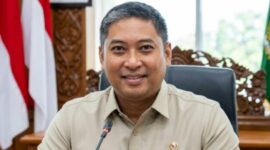 Kepala Badan Gizi Nasional (BGN) Sudaryono menegaskan seluruh dapur penyelenggara Program Makan Bergizi Gratis (MBG) dilarang menggunakan barang bersubsidi, seperti gas elpiji 3 kilogram, minyak goreng MinyaKita, dan beras SPHP. Pengelola dapur yang melanggar aturan tersebut akan dikenai sanksi bertahap hingga penutupan permanen.