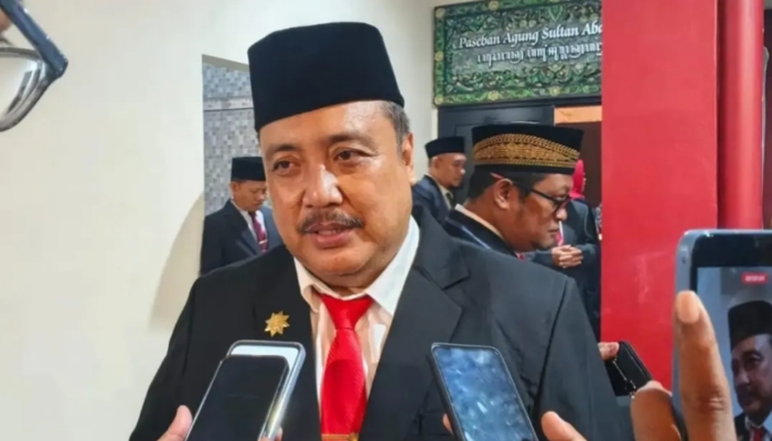 Kepala Dinas Pemberdayaan Masyarakat dan Desa (DPMD) Kabupaten Sumenep, Achmad Dzulkarnain, memberikan keterangan kepada awak media usai menghadiri sebuah kegiatan.