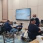 Sejumlah peserta mengikuti aksi donor darah yang digelar MYZE Hotel Sumenep dalam rangkaian kegiatan CSR menyambut Hari Kemerdekaan Republik Indonesia. Kegiatan tersebut bekerja sama dengan PMI dan berlangsung di Cakranegara Meeting Room MYZE Hotel Sumenep.