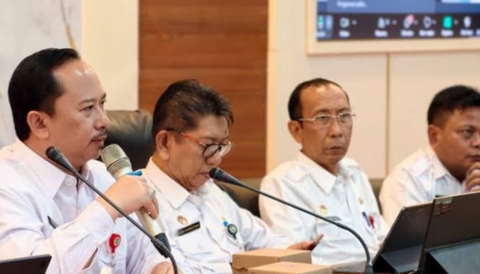 Kepala Bappeda Kabupaten Sumenep Arif Firmanto bersama jajaran mengikuti rapat pembahasan perencanaan pembangunan daerah sebagai bagian dari proses penyusunan program pembangunan Kabupaten Sumenep 2027.