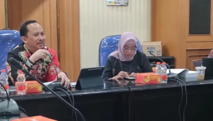 Kepala Bappeda Sumenep, Arif Firmanto, saat menyampaikan paparan dalam pembahasan penguatan ketahanan pangan dan pengendalian inflasi di Kabupaten Sumenep.