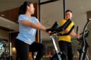 Aktivitas olahraga di Jokotole Gym MYZE Hotel Sumenep by ARTOTEL. Fasilitas kebugaran tersebut menawarkan berbagai fasilitas modern serta program membership dengan akses gym, kolam renang, dan layanan relaksasi. (Foto: MYZE Hotel Sumenep)